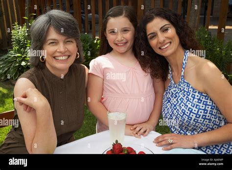 Portrait De Grand Mère Mère Et Fille Photo Stock Alamy