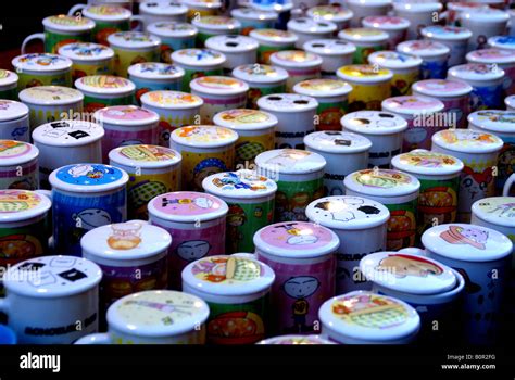 Chinese porcelain,Chinese tea cups Stock Photo - Alamy