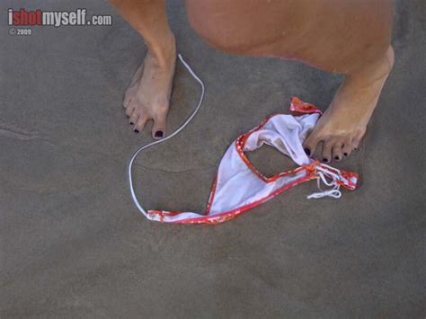 Jezzabel Fait Des Selfies Sur La Plage Jezzabelle Seaside Bikini Blonde Naked Pussy Beach