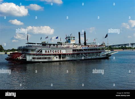 Mississippi paddle steamer hi-res stock photography and images - Alamy