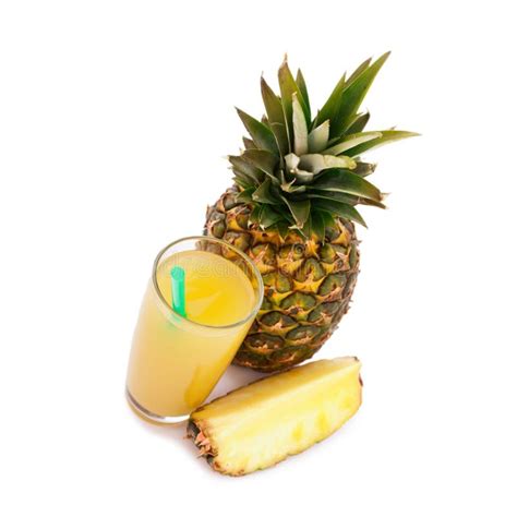 Ananas Della Frutta Tropicale Succo Di Vetro Su Fondo Bianco