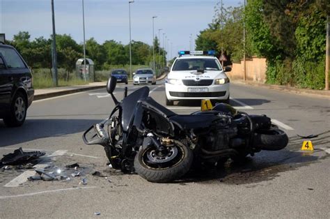 Sudar Na Fa Anskoj Nepropisno Pretjecao Pa Se Zabio U Automobil Koji Je