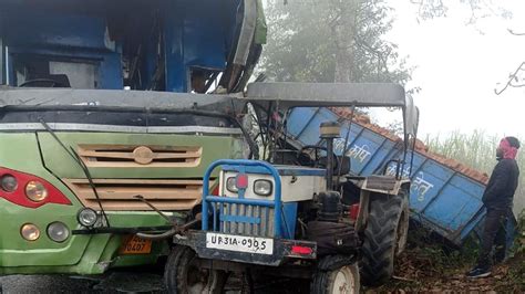 Teen Dies As Private Sleeper Bus Collides With Tractor Trolley In Lakhimpur Kheri Amar Ujala