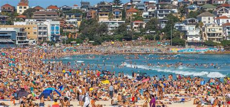 The Worlds Most Crowded Beaches Yourlifechoices