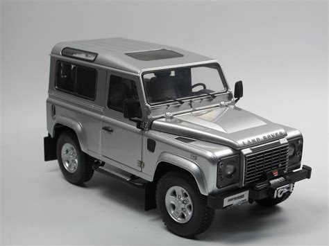 Kyosho Land Rover Defender 90 Indus Silver Modellauto 1 18 OVP