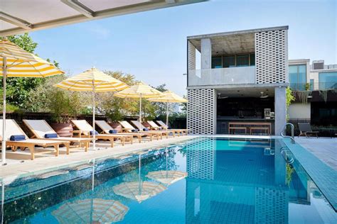 17 Best Spots for Poolside Drinks in Austin | Austin Food Magazine