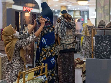 Batik Sleman Di Tangan Desainer Kondang