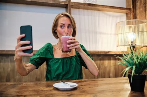 Premium Photo Adult Woman Doing A Selfie While Drinking A Healthy