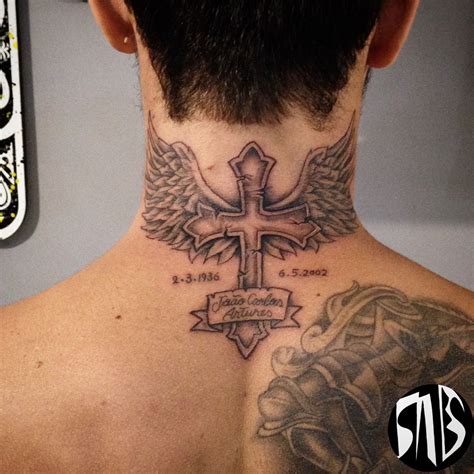 Tatuajes De Cruces Hombres Mujeres Significados Tendencias