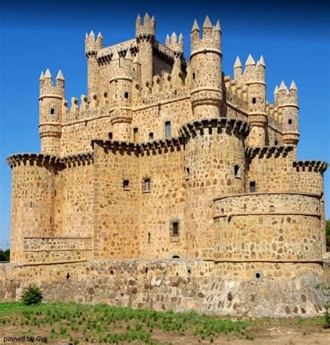 Castle Of Guadamur Toledo Spain Bodiam Castle Alnwick Castle Leeds