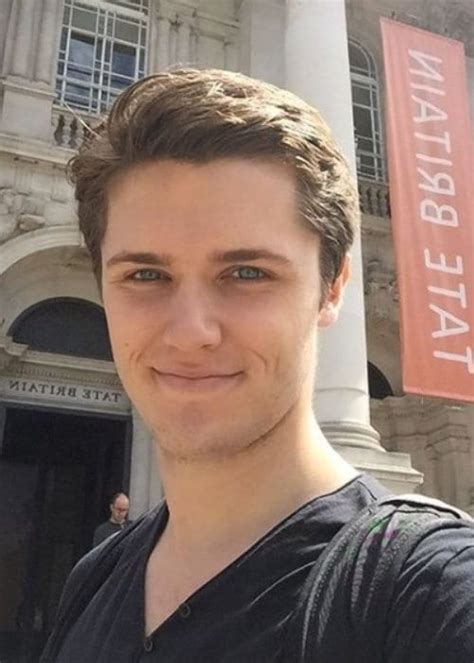 Eugene Simon Height Weight Age Body Statistics Healthy Celeb