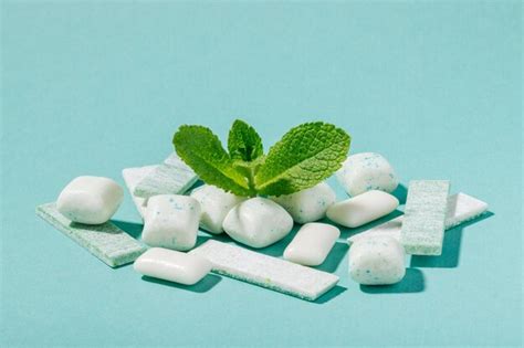 Premium Photo A Bunch Of Mint Chewing Gum And Fresh Mint Leaves On A Blue Background