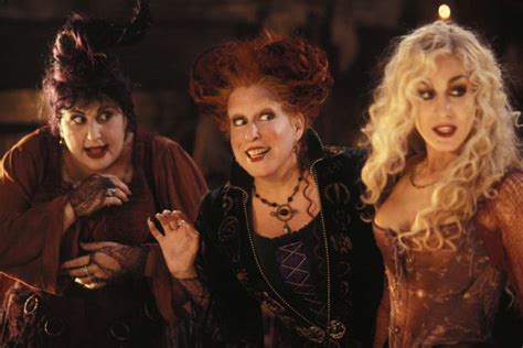 Review Disneys Cult Halloween Classic Hocus Pocus Gets Spooktacular