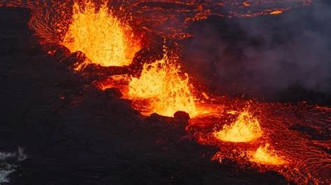 Photos | Lava flows from Iceland volcano continue to decrease ...