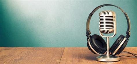 How to Start a Podcast in 2022 (Free Guide to Make Your First Show)