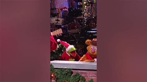 Christmas Kermit Dance Meme - YouTube