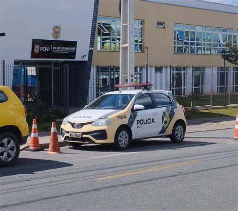 Homem é preso após violar medida protetiva e usar simulacro de arma de