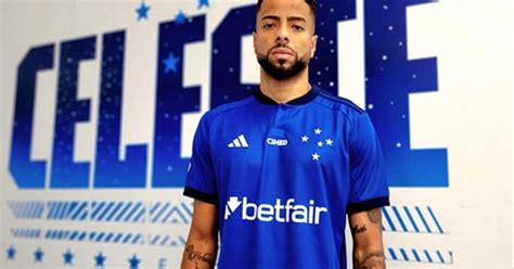 Zagueiro esquece proposta milionária Focado 100 no Cruzeiro