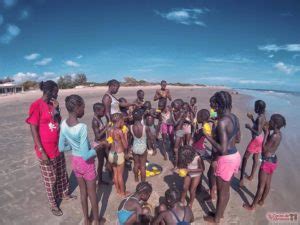 Les Enfants Du Cocon De Cabrousse Gouter A La Plage Le Cocon De Cabrousse