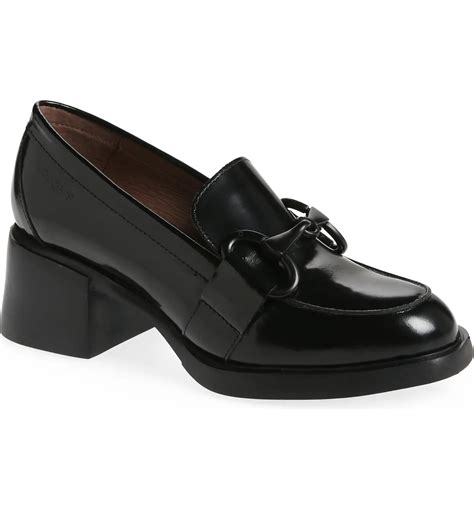 Taylor Swift Proves Heeled Loafers Never Go Out of Style | Who What Wear