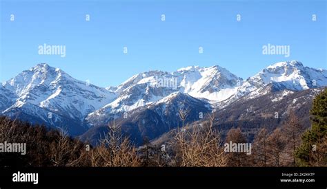 Un Paysage De Montagne Dans Les Hautes Alpes Banque De Photographies Et