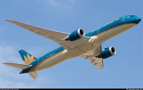 Vn A Vietnam Airlines Boeing Dreamliner Photo By Piotr Persona