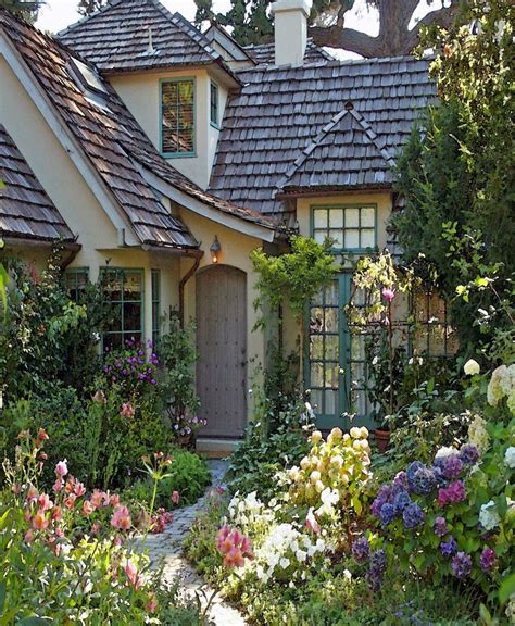 25 BackYard English Garden Ideas To Consider | SharonSable