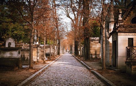 Semi Private P Re Lachaise Cemetery Tour Explore Parisian Icons And