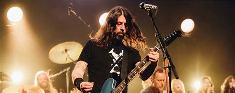 Shane Hawkins And Violet Grohl Join Foo Fighters Onstage