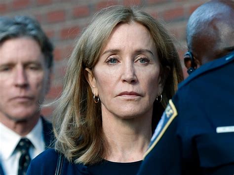 Felicity Huffman Rompe Il Silenzio Dopo La Condanna Al Carcere La