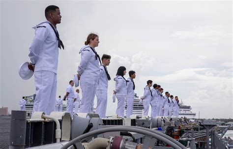 Dvids Images Uss Wasp Pulls Into The Bahamas Image 3 Of 23