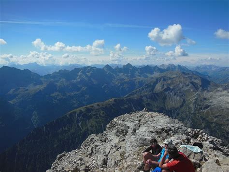 Schau vom Gipfel in den zentralen Bereich der Allgäuer hikr org