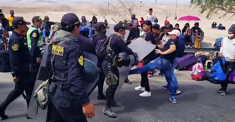 Extranjeros se enfrentan a la Policía y bloquean carretera en la