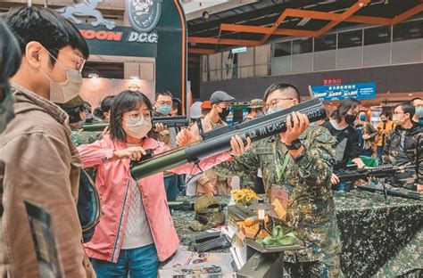 【台灣國際軍事、戶外、玩具槍用品展】國軍招募攤位吸睛 深化全民國防 軍聞 【台灣國際軍事、戶外、玩具槍用品展】國軍招募攤位吸睛 深化