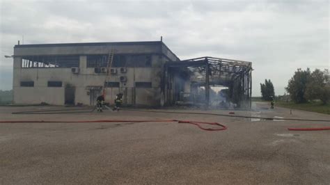 Gravina Incendio In Un Capannone Industriale