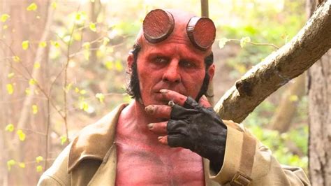 Jack Kesy Surge Como Hellboy Em Fotos In Ditas