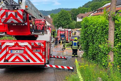 Dachstuhl in Kollnauer Wohngebiet gerät in Brand Waldkirch Badische