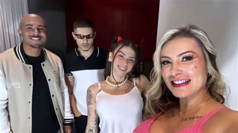 Foto Pornô De Andressa Urach Inspirado Na Guerra Política Entre Esquerda E Direita Viralizou