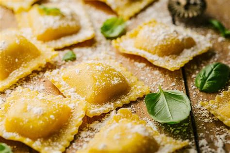 Cómo hacer ravioles rellenos de ricotta y nueces Comedera Recetas