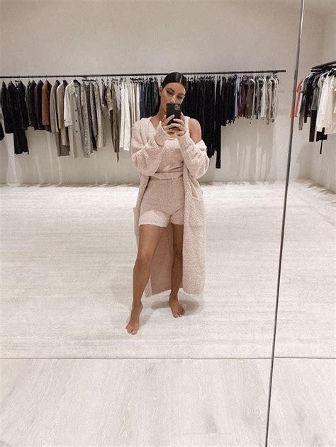 KEEPING UP WITH THE KARDASHIAN CLOSETS — LA CLOSET DESIGN