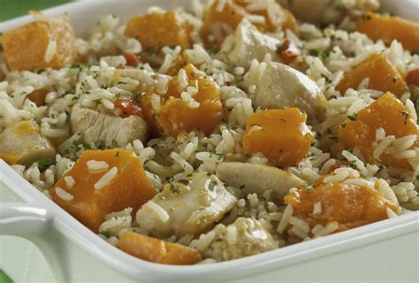 Arroz frango e cubos de abóbora