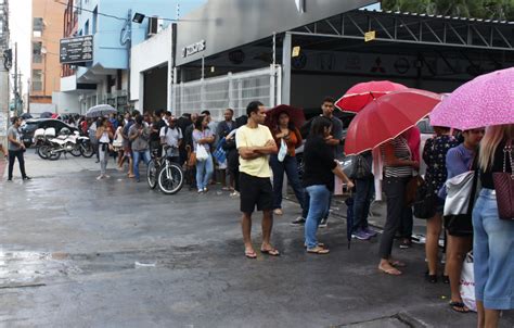 No Ltimo Dia Eleitores Enfrentam Fila Gigantesca Para Regularizar T Tulo