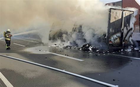 Lkw Aufliegeer Brennt Auf Autobahn A In Melle Kreisfeuerwehr Osnabr Ck