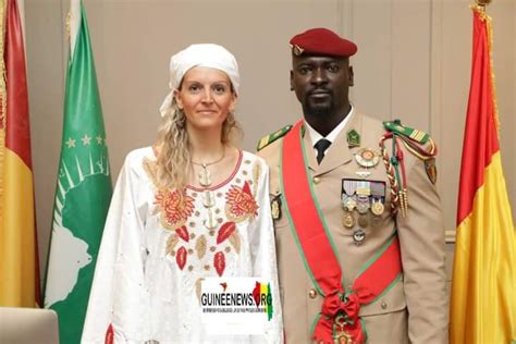 Le couple présidentiel : Le Colonel Doumbouya et son épouse ...