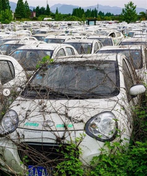 Cementerios De Coches El Ctricos El Fracaso Del Carsharing En Francia