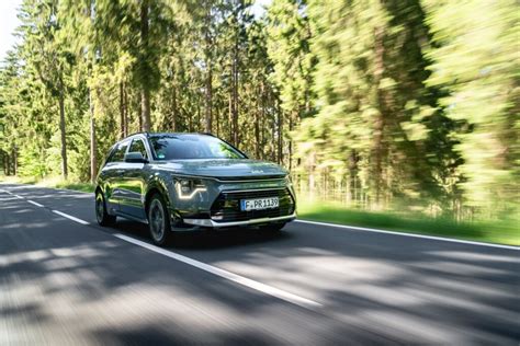 Kia Niro Hybrid: Open up to a world of wonder - on-my-bike en