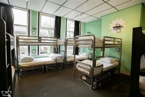 3 BEST + COOLEST Hostels in Amsterdam 2022 (Solo-Traveler + Map)