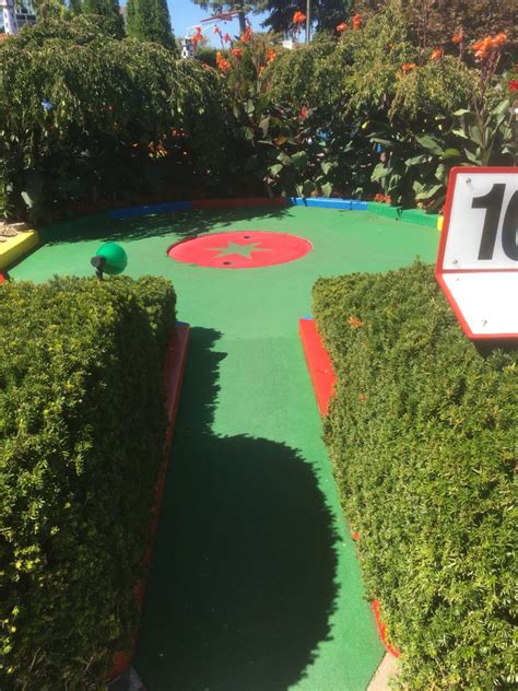 Par King Skill Golf Black Course Hole 10 — Mini Golf Reviews