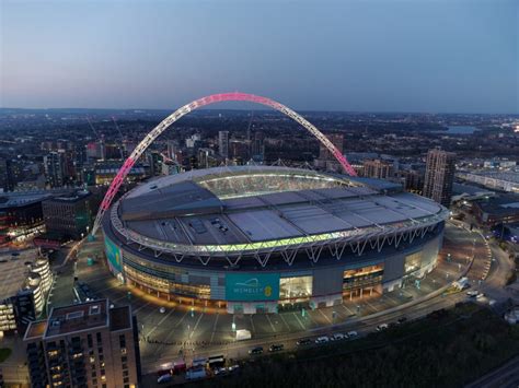 TAYLOR SWIFT- WEMBLEY STADIUM- CLUB WEMBLEY VIP TICKETS FOR 4 PEOPLE ...