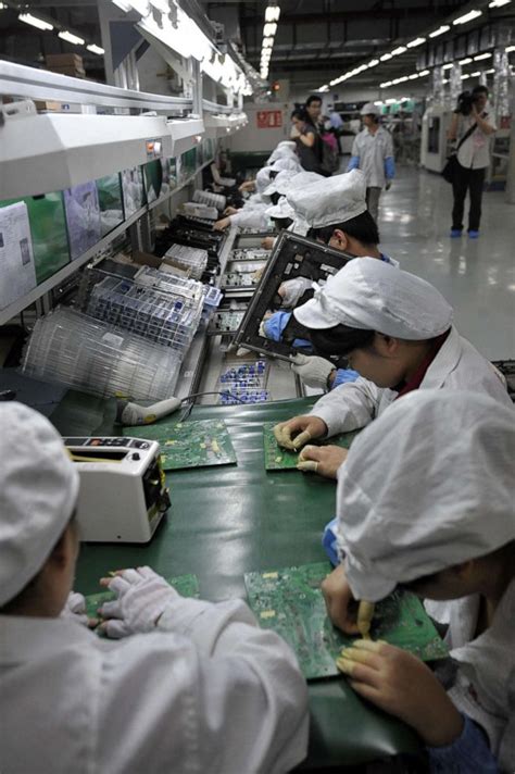 Workers clash with police at iPhone factory in China - ABC News